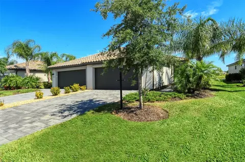 15957 Clear Skies Pl, Bradenton, FL 34211