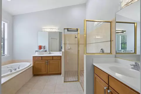 Bath - 428 Snapdragon Loop, Bradenton, FL 34212 photo 1 of 3
