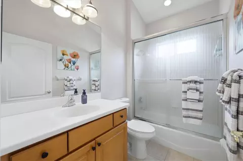 Bath - 428 Snapdragon Loop, Bradenton, FL 34212 photo 3 of 3