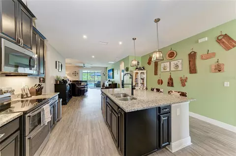 Kitchen - 5914 113th Ter E, Parrish, FL 34219 photo 6 of 7