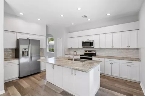 Kitchen - 4705 78th Ct E, Bradenton, FL 34203 photo 1 of 3