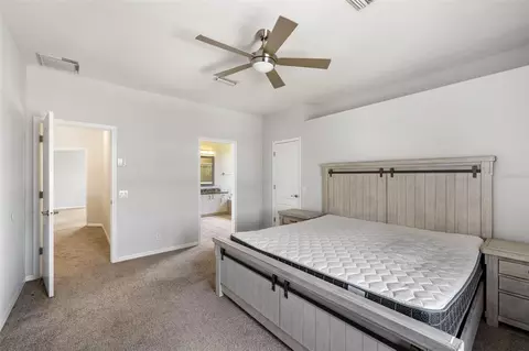 Bedroom - 4705 78th Ct E, Bradenton, FL 34203 photo 3 of 8