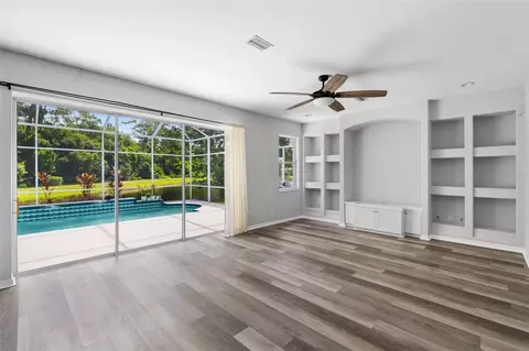 Living - 4705 78th Ct E, Bradenton, FL 34203 photo 4 of 5