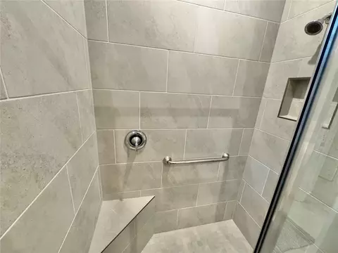 Bath - 5322 124th Ave E, Parrish, FL 34219 photo 1 of 10