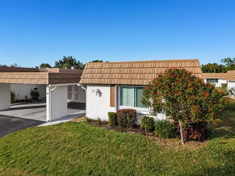 2731 Riverbluff Way #V76, Sarasota, FL 34231