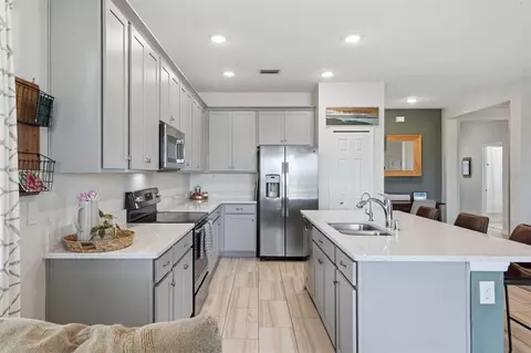 Kitchen - 8583 Starlight Loop, Parrish, FL 34219 photo 3 of 4