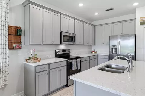 Kitchen - 8583 Starlight Loop, Parrish, FL 34219 photo 2 of 4