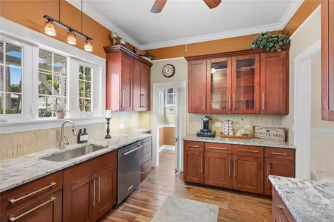 Kitchen - 1625 1st Ave E, Bradenton, FL 34208 photo 2 of 3
