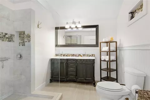 Bath - 1625 1st Ave E, Bradenton, FL 34208 photo 1 of 4