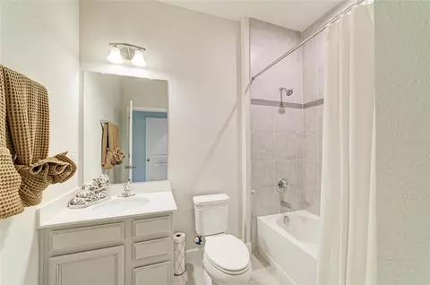 Bath - 6421 114th Ave E, Parrish, FL 34219 photo 4 of 4