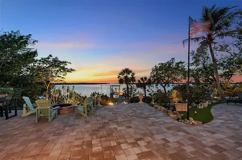 70 Mound Pl, Terra Ceia, FL 34250