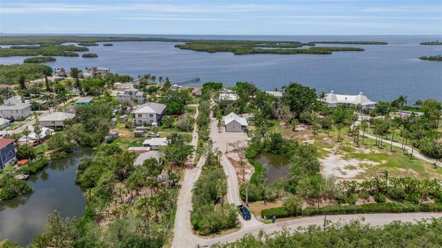 1057 Bayshore Dr, Terra Ceia, FL 34250