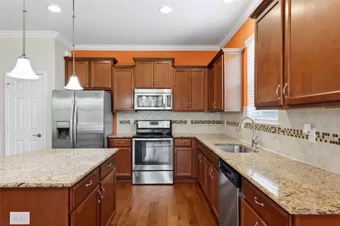 Kitchen - 5704 110th Ave E, Parrish, FL 34219 photo 3 of 5