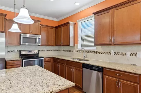 Kitchen - 5704 110th Ave E, Parrish, FL 34219 photo 2 of 5