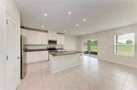 Kitchen - 10855 Daybreak Gln, Parrish, FL 34219 photo 4 of 5
