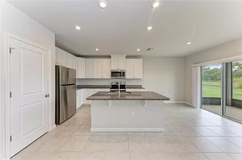 Kitchen - 10855 Daybreak Gln, Parrish, FL 34219 photo 3 of 5