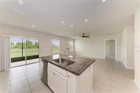 Kitchen - 10855 Daybreak Gln, Parrish, FL 34219 photo 5 of 5
