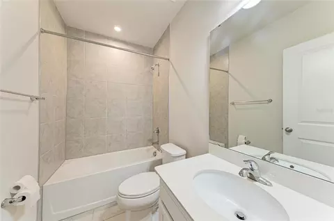 Bath - 10855 Daybreak Gln, Parrish, FL 34219 photo 1 of 1