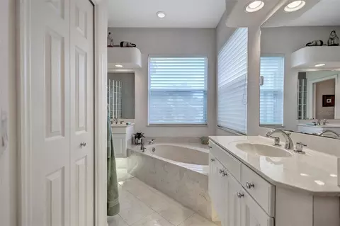 Bath - 360 46th Ct E, Bradenton, FL 34208 photo 1 of 5