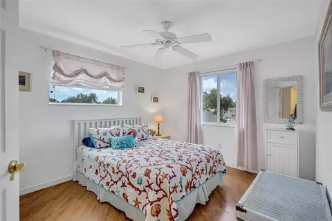 Bedroom - 360 46th Ct E, Bradenton, FL 34208 photo 6 of 7