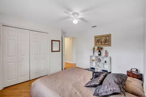 Bedroom - 360 46th Ct E, Bradenton, FL 34208 photo 5 of 7