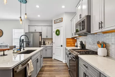 Kitchen - 13852 Old Creek Ct, Parrish, FL 34219 photo 2 of 6
