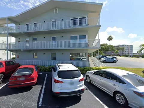 1898 Shore Dr S #318, South Pasadena, FL 33707