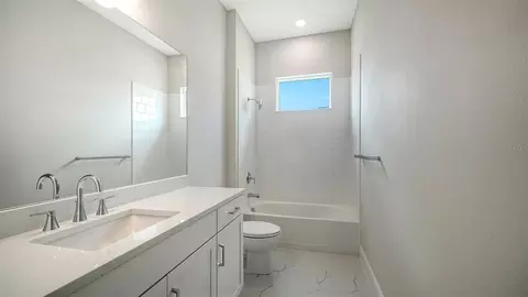 Bath - 14412 Skipping Stone Loop, Parrish, FL 34219 photo 3 of 3