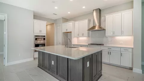 Kitchen - 14412 Skipping Stone Loop, Parrish, FL 34219 photo 1 of 5
