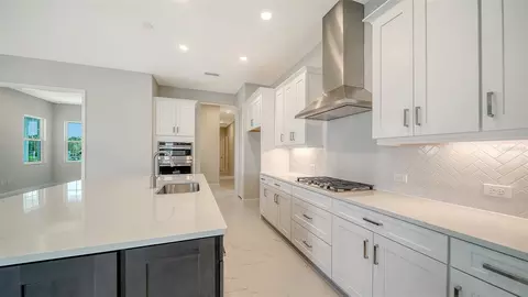 Kitchen - 14412 Skipping Stone Loop, Parrish, FL 34219 photo 3 of 5