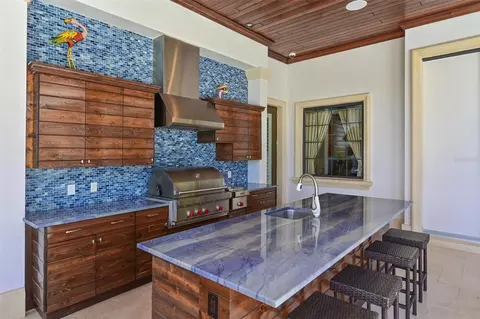 Kitchen - 11424 Harbourside Ln, Parrish, FL 34219 photo 9 of 11