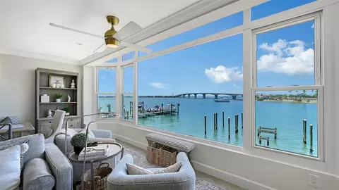 174 Golden Gate Pt #22, Sarasota, FL 34236