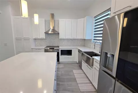 Kitchen - 3017 Pine St, Bradenton, FL 34208 photo 3 of 5
