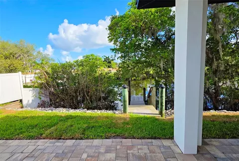 Exterior - 3017 Pine St, Bradenton, FL 34208 photo 5 of 10