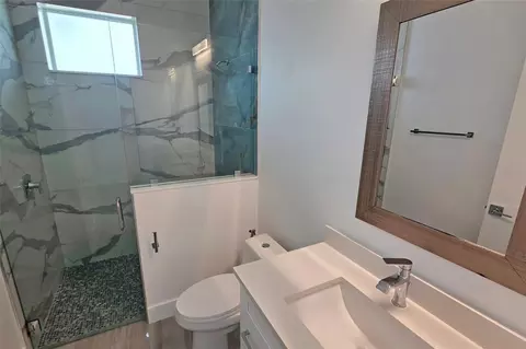 Bath - 3017 Pine St, Bradenton, FL 34208 photo 4 of 4
