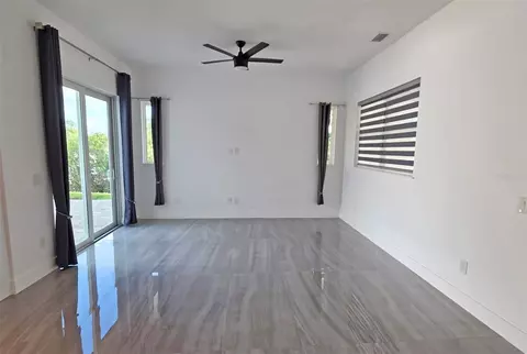 Living - 3017 Pine St, Bradenton, FL 34208 photo 2 of 3