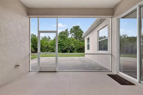 Exterior - 5328 Lexington Dr, Parrish, FL 34219 photo 6 of 12