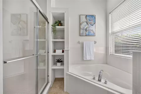 Bath - 5328 Lexington Dr, Parrish, FL 34219 photo 2 of 4