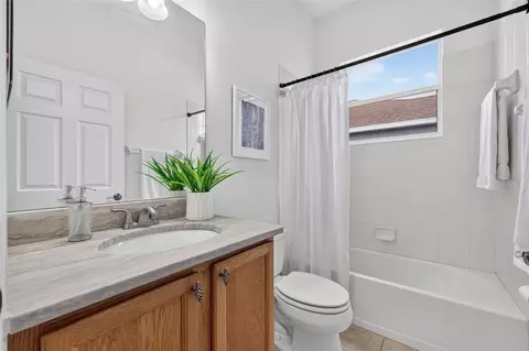 Bath - 5328 Lexington Dr, Parrish, FL 34219 photo 3 of 4
