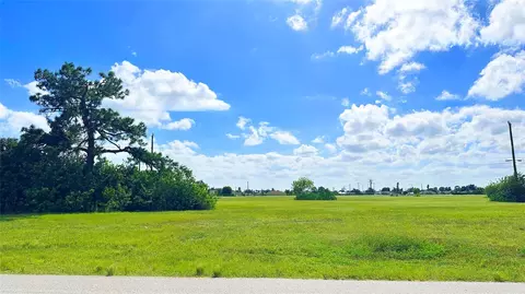 566 NE 4th Ter, Cape Coral, FL 33909
