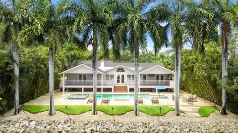 662 Apalachee Cir NE, Saint Petersburg, FL 33702