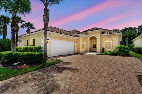 5821 Ferrara Dr, Sarasota, FL 34238