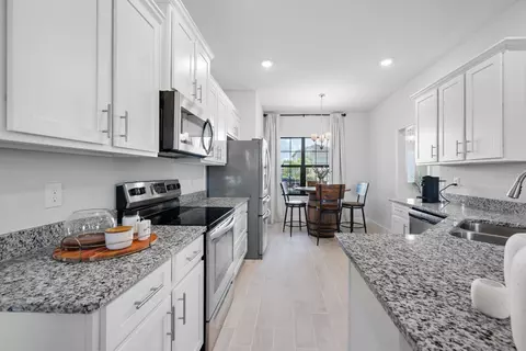 Kitchen - 6107 164th Ave E, Parrish, FL 34219 photo 6 of 8