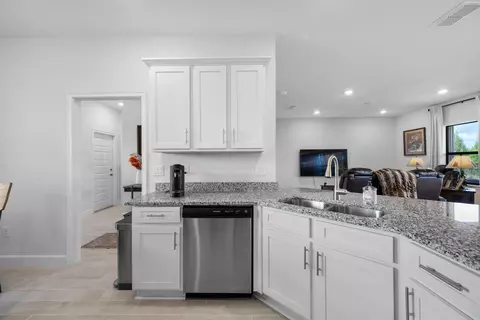 Kitchen - 6107 164th Ave E, Parrish, FL 34219 photo 4 of 8