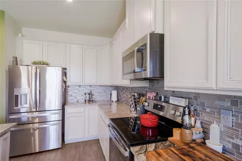 Kitchen - 11433 64th St E, Parrish, FL 34219 photo 3 of 4