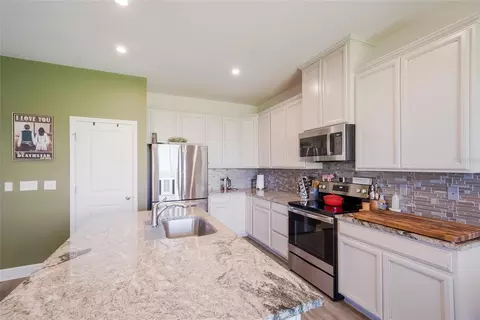 Kitchen - 11433 64th St E, Parrish, FL 34219 photo 2 of 4