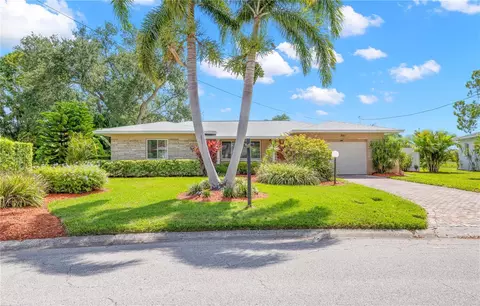 1961 42nd St N, Saint Petersburg, FL 33713