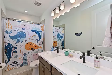 Bath - 11124 Moonsail Dr, Parrish, FL 34219 photo 3 of 6