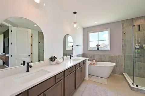 Bath - 11124 Moonsail Dr, Parrish, FL 34219 photo 4 of 6