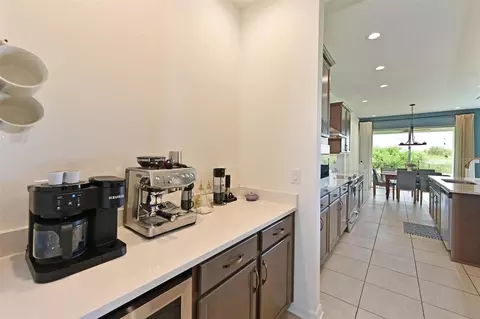 Kitchen - 11124 Moonsail Dr, Parrish, FL 34219 photo 4 of 6